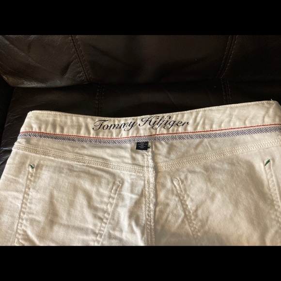 🦩 White Tommy Hilfiger Shorts - Size 8 🦩 - Picture 6 of 8